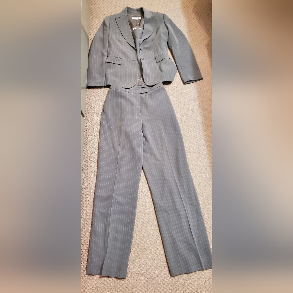 Tahari ASL Women's 3 pc suit in gray with white pin stripes, size 8.